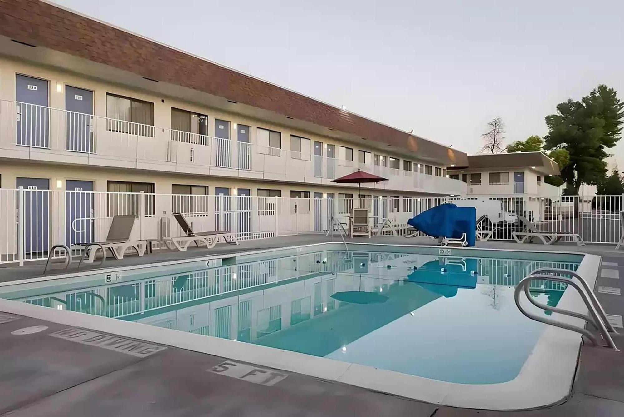 Super 8 By Wyndham Turlock